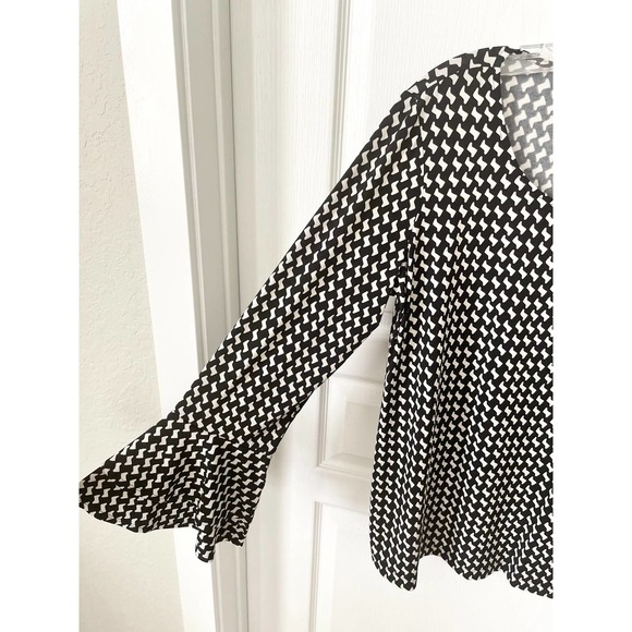 Susan Graver Printed Liquid Knit Top with Ruffle Cuffs Ivory Small - Picture 5 of 7